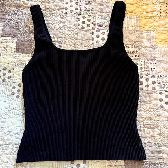 Babaton Tops - Babaton Sculpt knit cropped tank size M